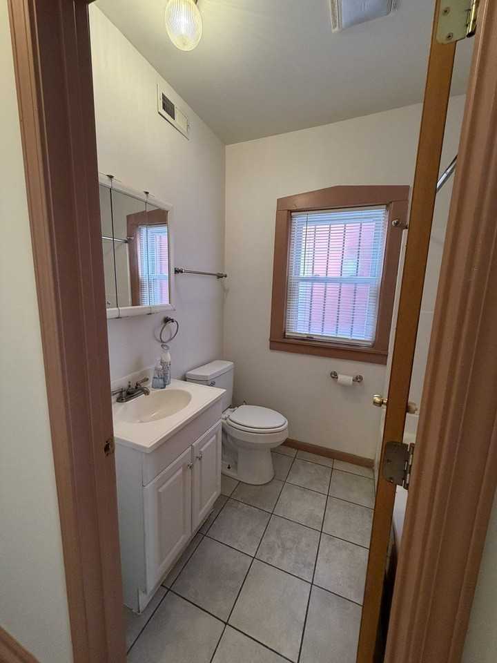 7402 S Racine Ave #3 - Photo 7 of 11