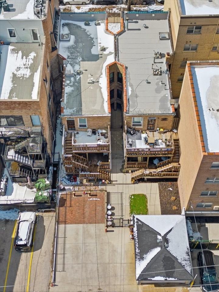 5739 N Winthrop Ave #1 - Photo 5 of 50