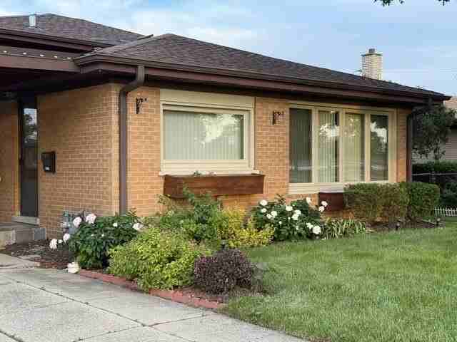 2185 Lee St - Photo 4 of 22
