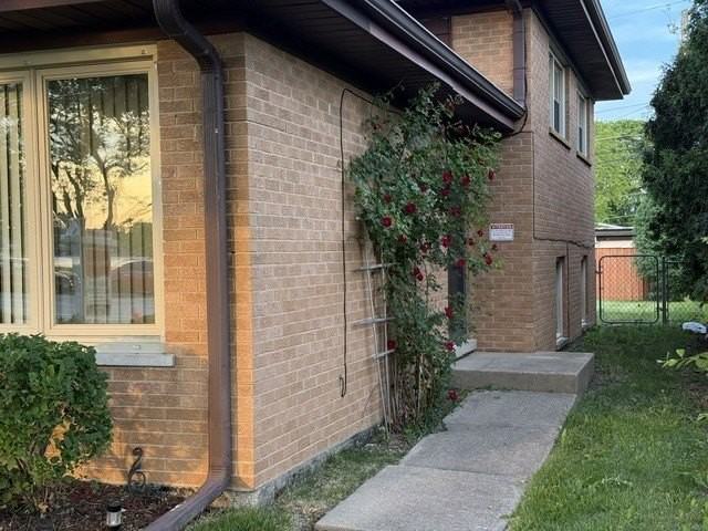 2185 Lee St - Photo 5 of 22
