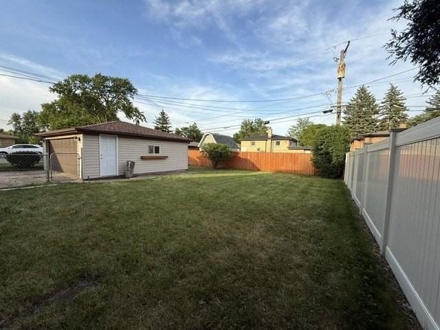 2185 Lee St - Photo 6 of 22