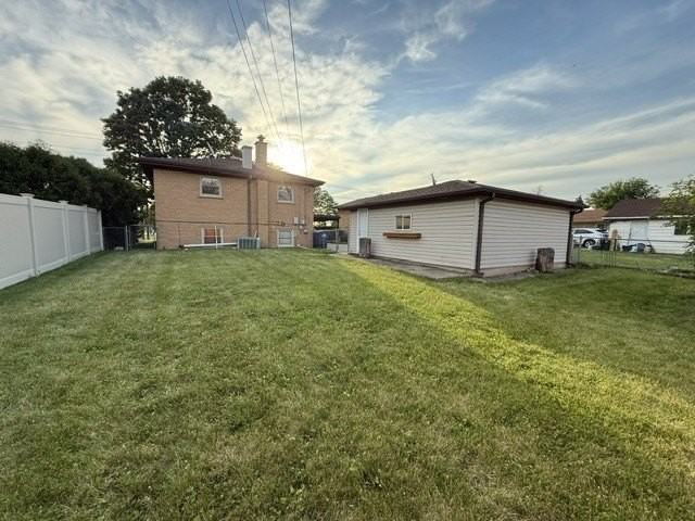 2185 Lee St - Photo 7 of 22