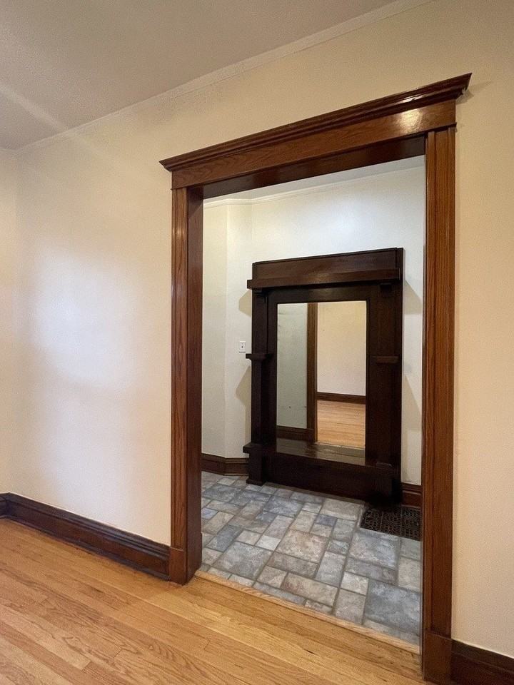1613 W Berwyn Ave #1 - Photo 3 of 13