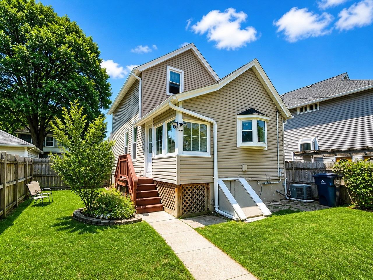1747 S Cora St - Photo 2 of 19