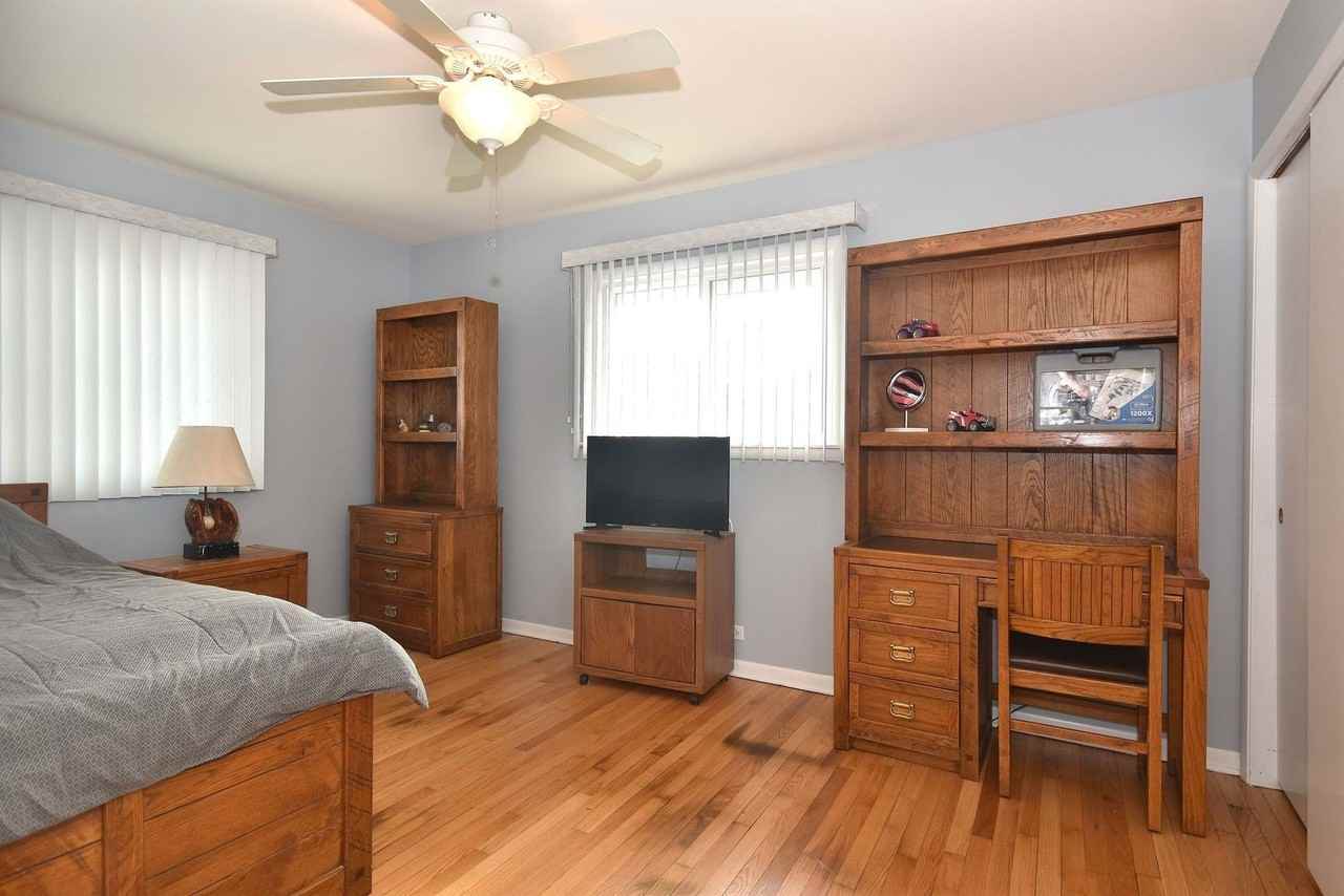 861 S Hawthorne Ave - Photo 2 of 32