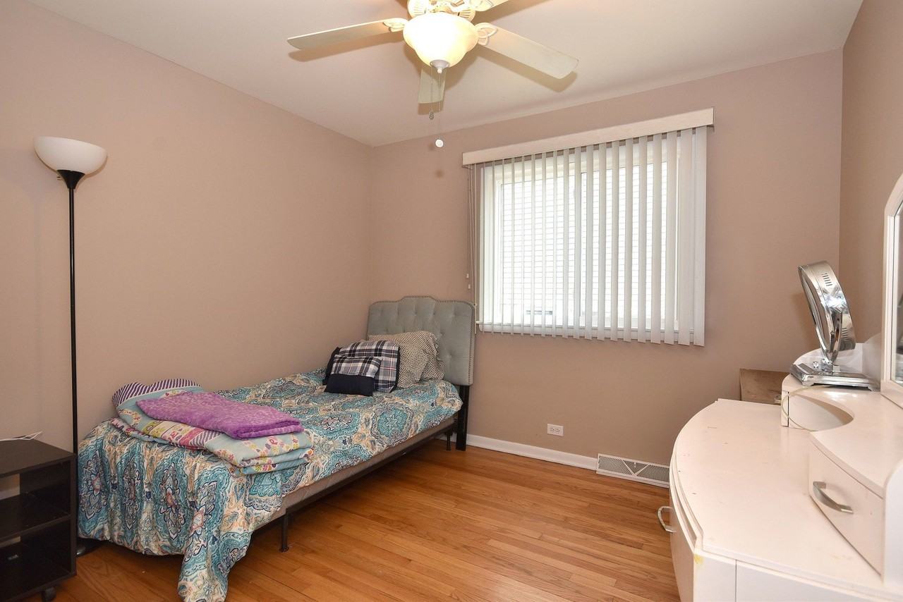 861 S Hawthorne Ave - Photo 3 of 32