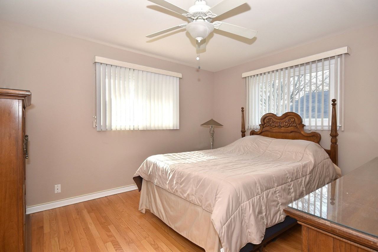 861 S Hawthorne Ave - Photo 5 of 32