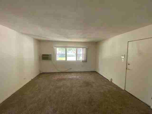 716 E Division St #D - Photo 2 of 10