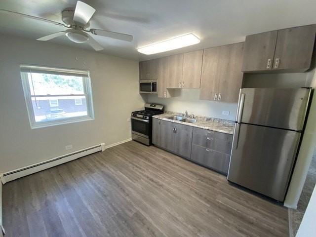 716 E Division St #D - Photo 3 of 10