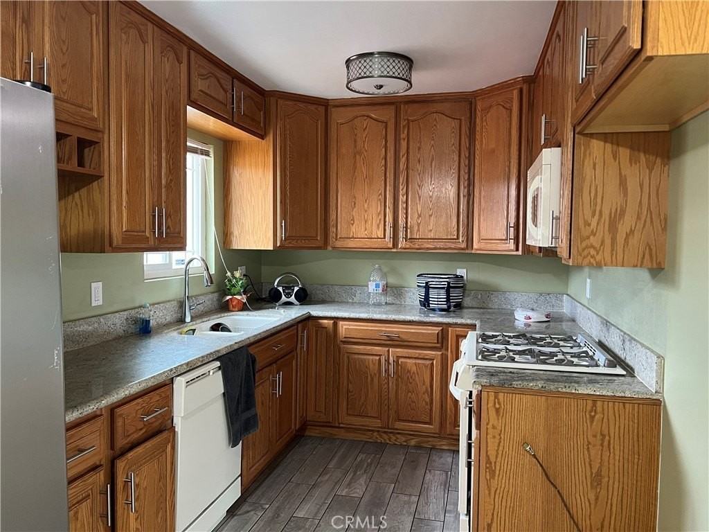 722 Forest Park Dr - Photo 4 of 19