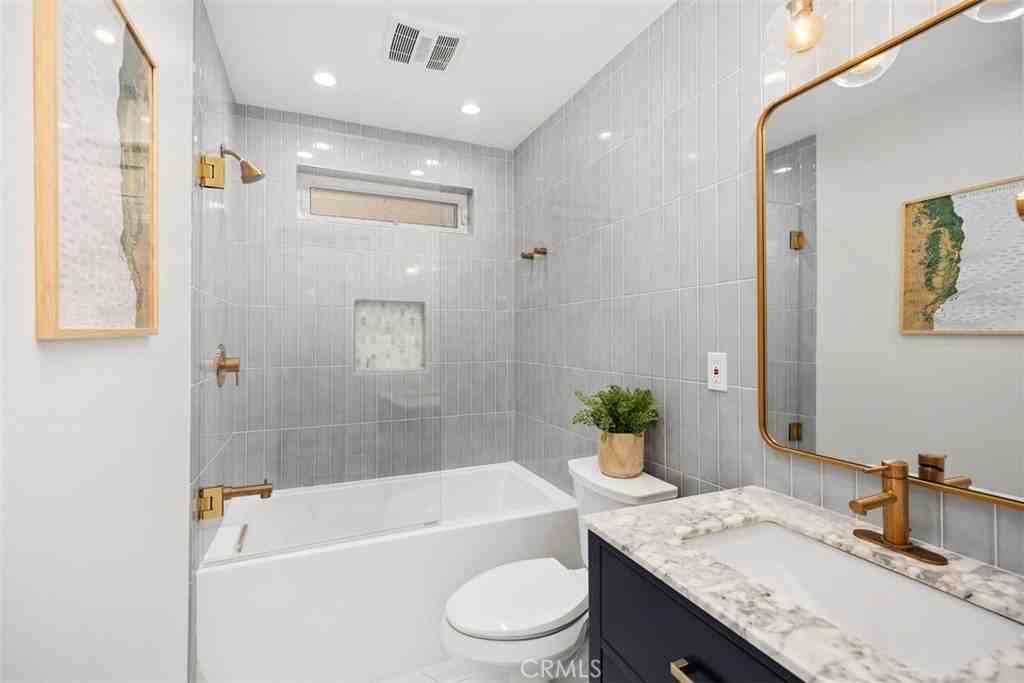 31888 Hillside Ln - Photo 5 of 33