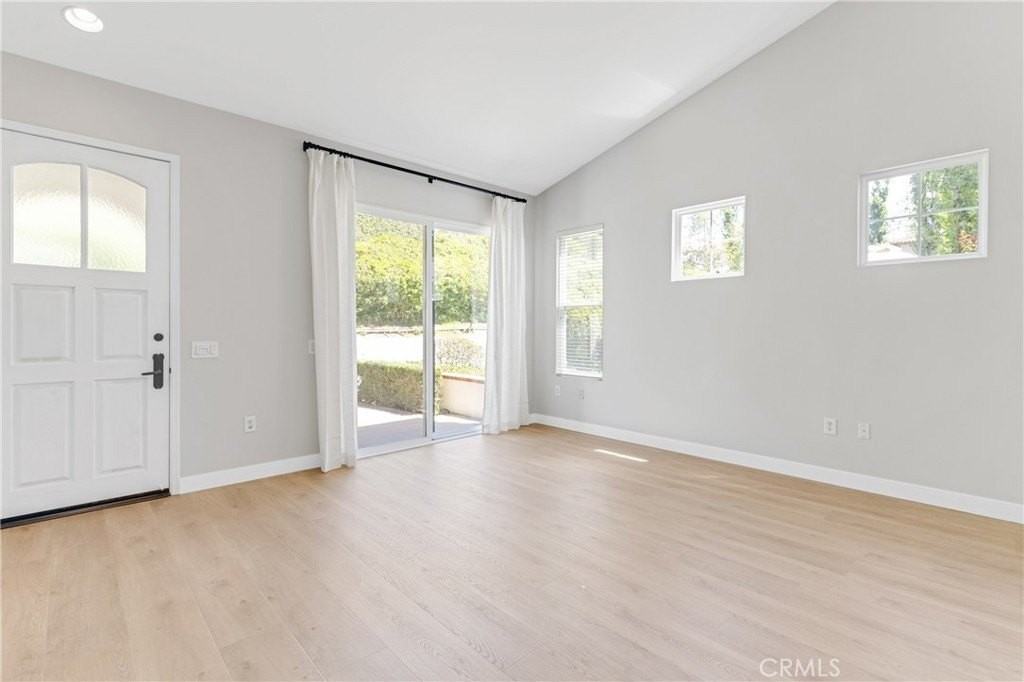 14 Celano Ct - Photo 4 of 22