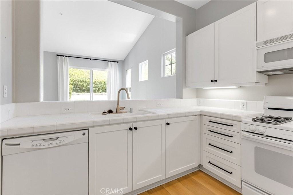 14 Celano Ct - Photo 5 of 22