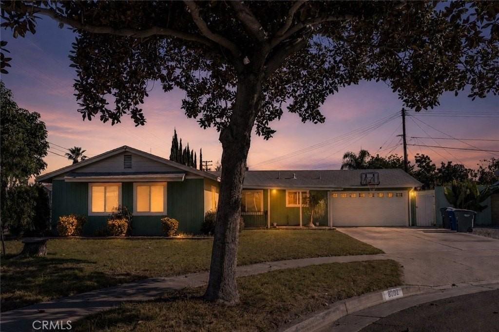 8002 San Luis Cir - Photo 2 of 24