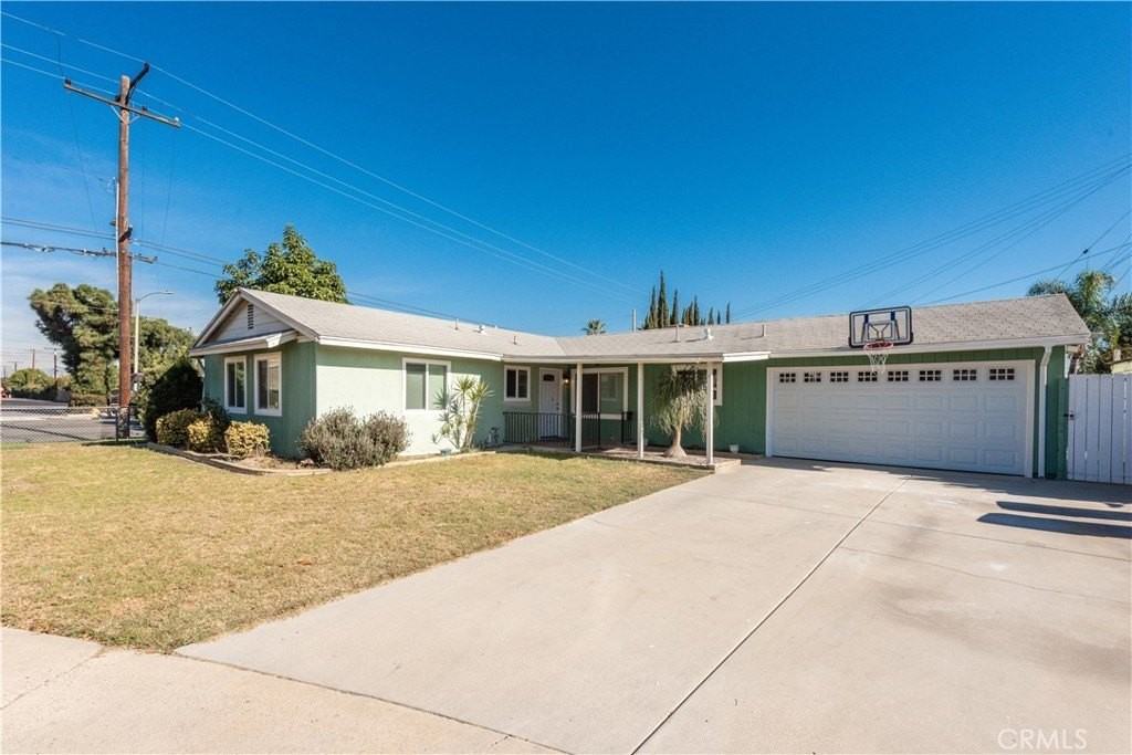 8002 San Luis Cir - Photo 3 of 24