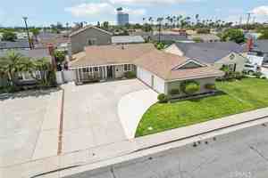 featured image of 17151 Hague Ln