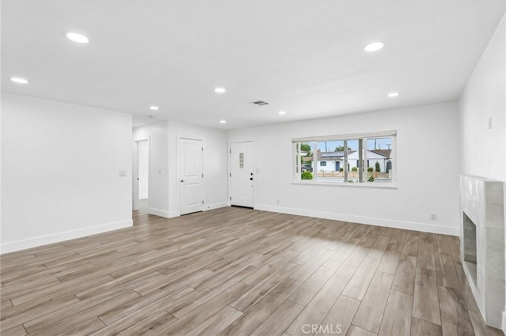 17151 Hague Ln - Photo 6 of 50