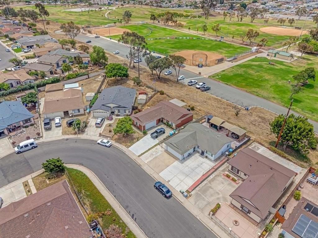 750 Hawaii Ave - Photo 3 of 16