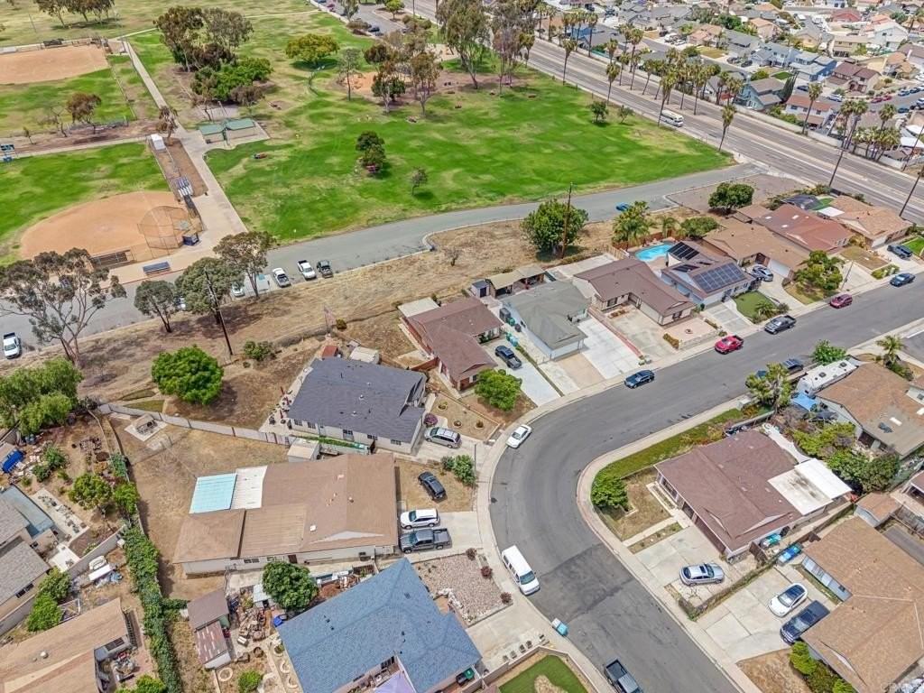 750 Hawaii Ave - Photo 4 of 16