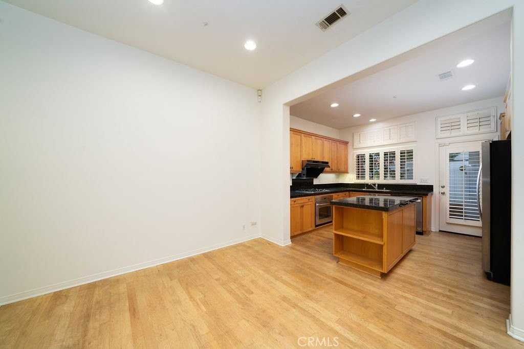 30 Burlingame - Photo 5 of 18