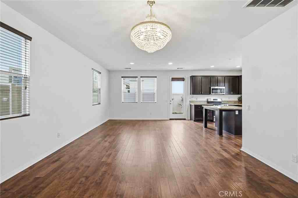 26844 Albion Way - Photo 3 of 29