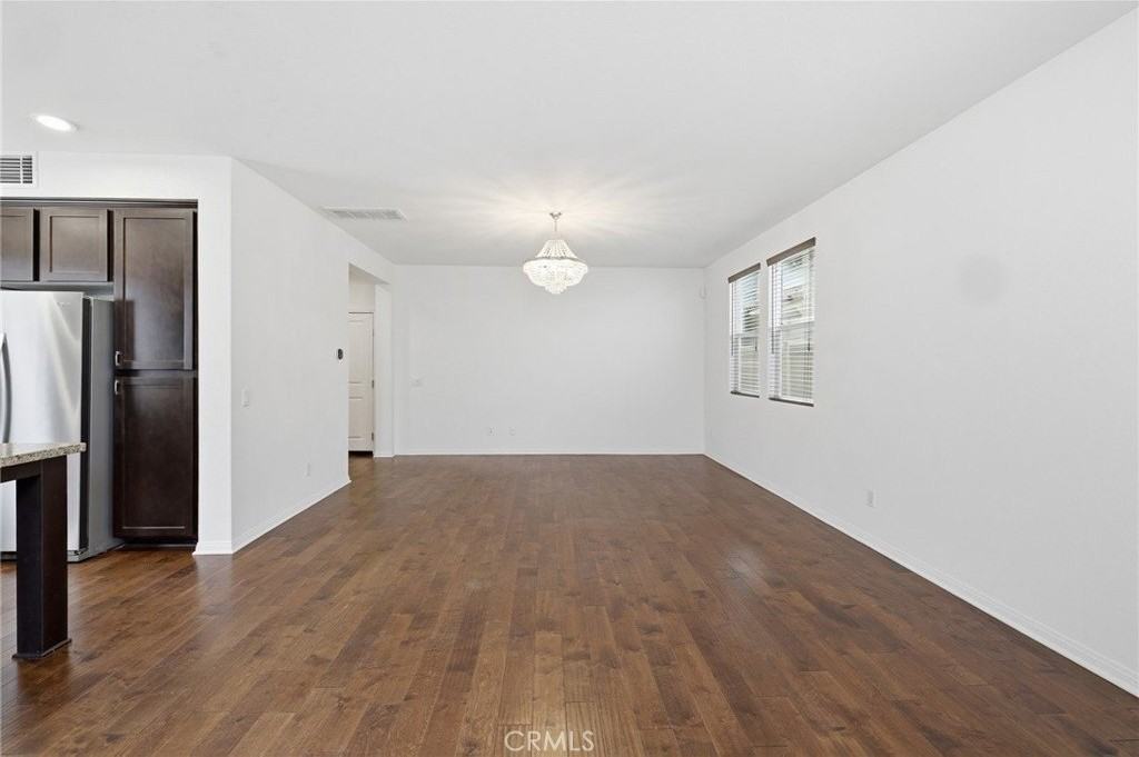 26844 Albion Way - Photo 4 of 29