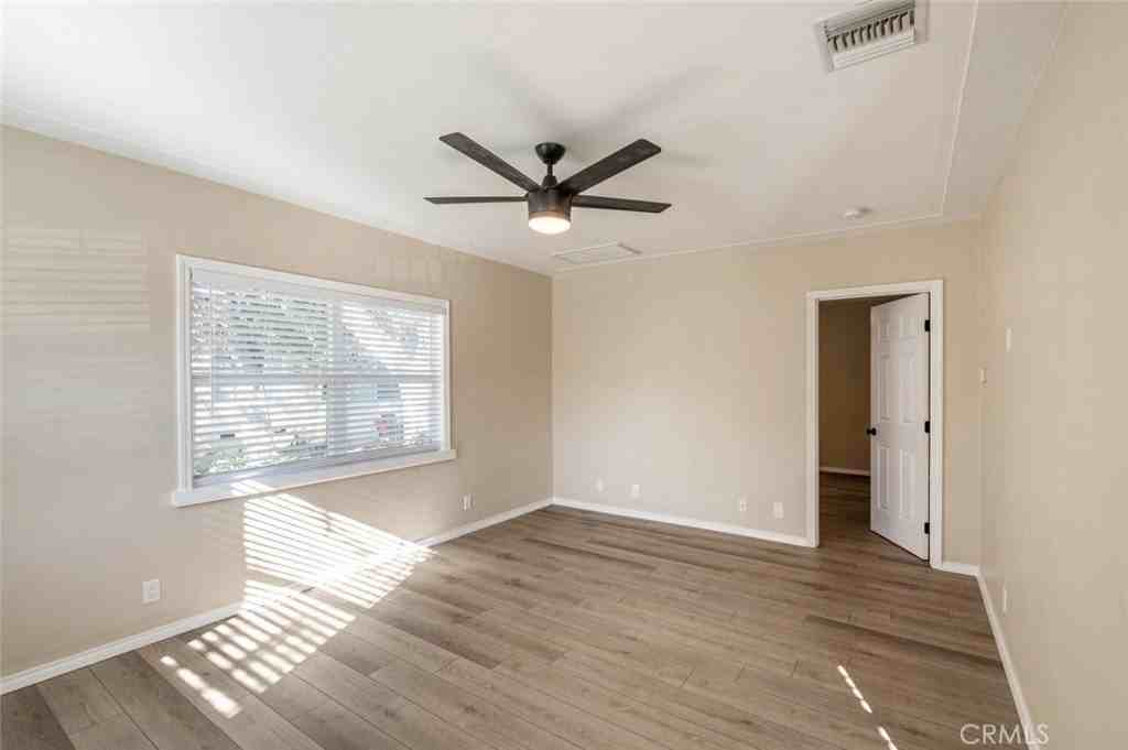 807 E Chevy Chase Dr #1 - Photo 3 of 23