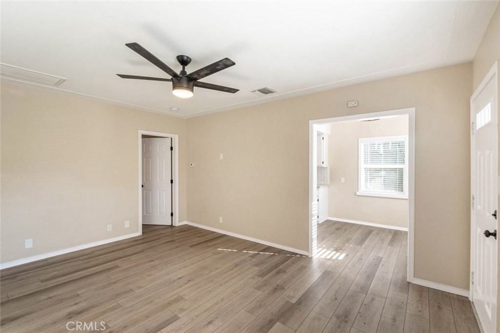 807 E Chevy Chase Dr #1 - Photo 4 of 23