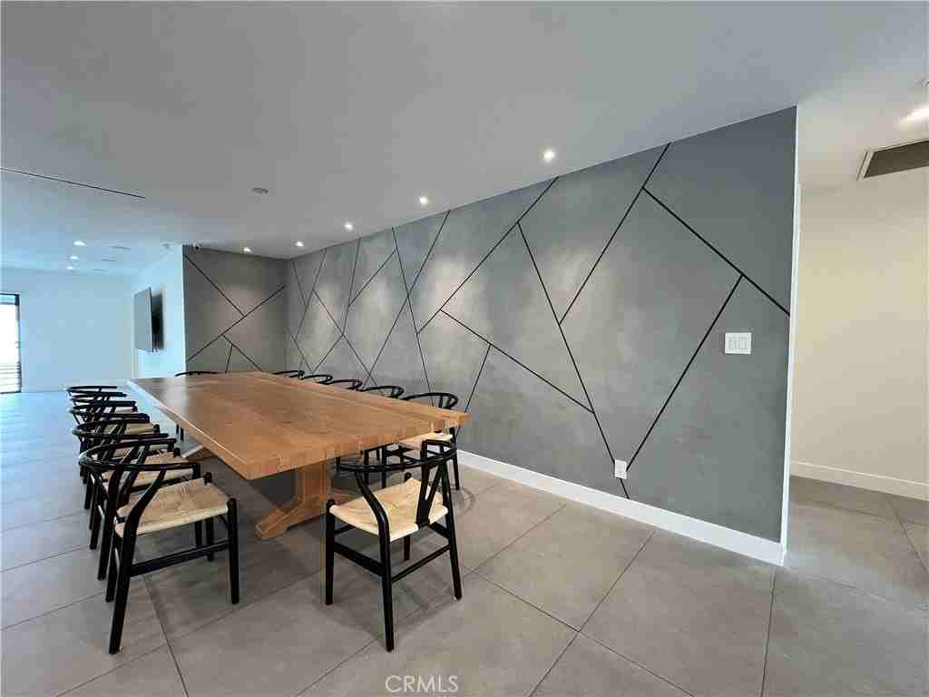 5735 Saloma Ave - Photo 4 of 22