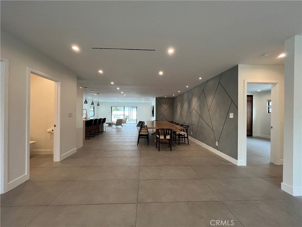 5735 Saloma Ave - Photo 5 of 22
