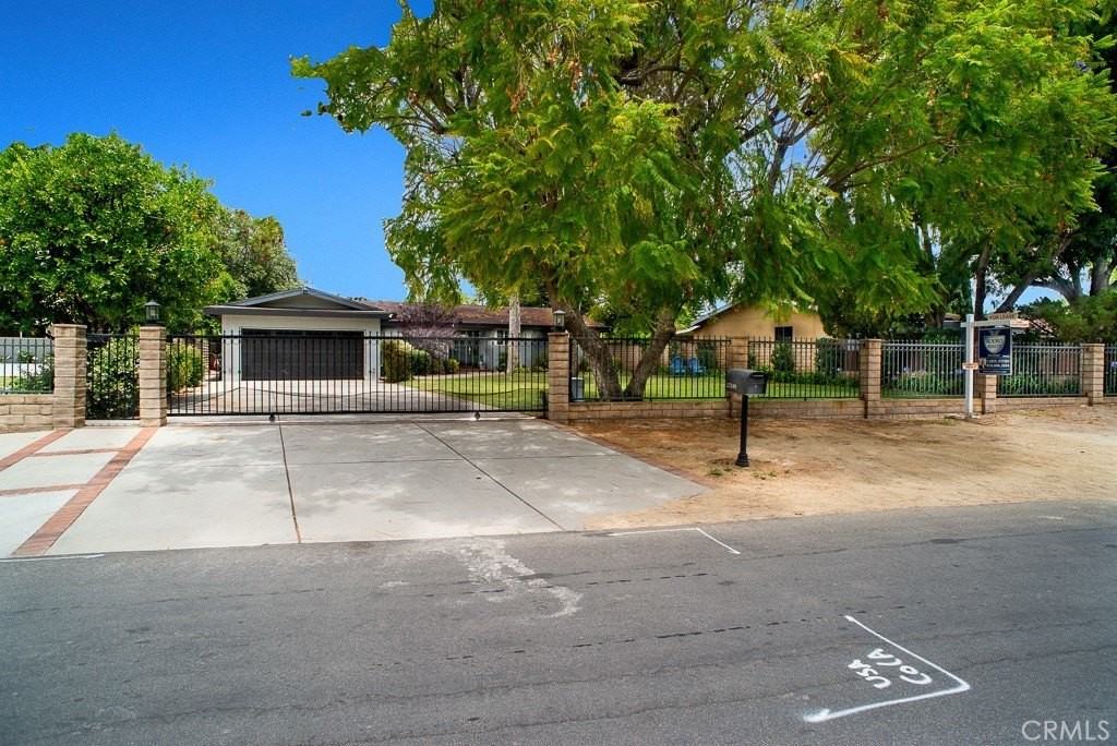 17249 Raymer St - Photo 2 of 17