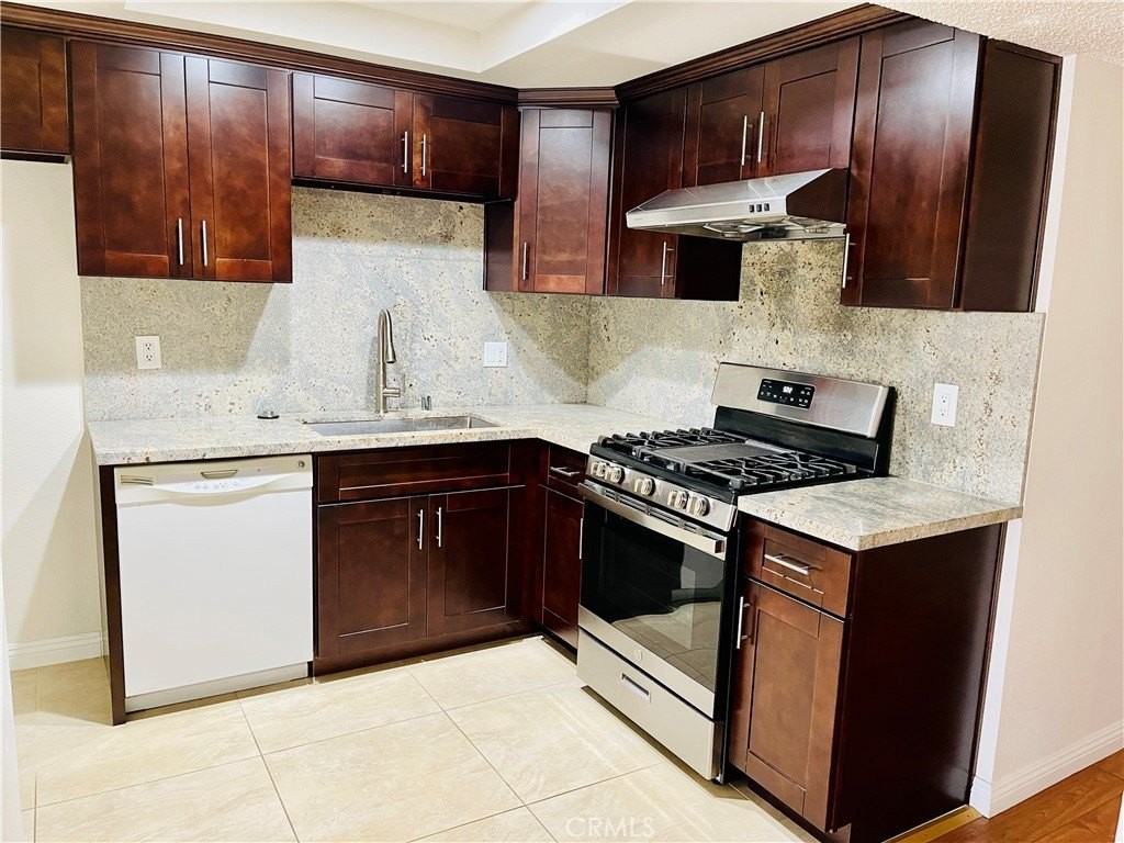 1622 Alegro Sq #J - Photo 2 of 17