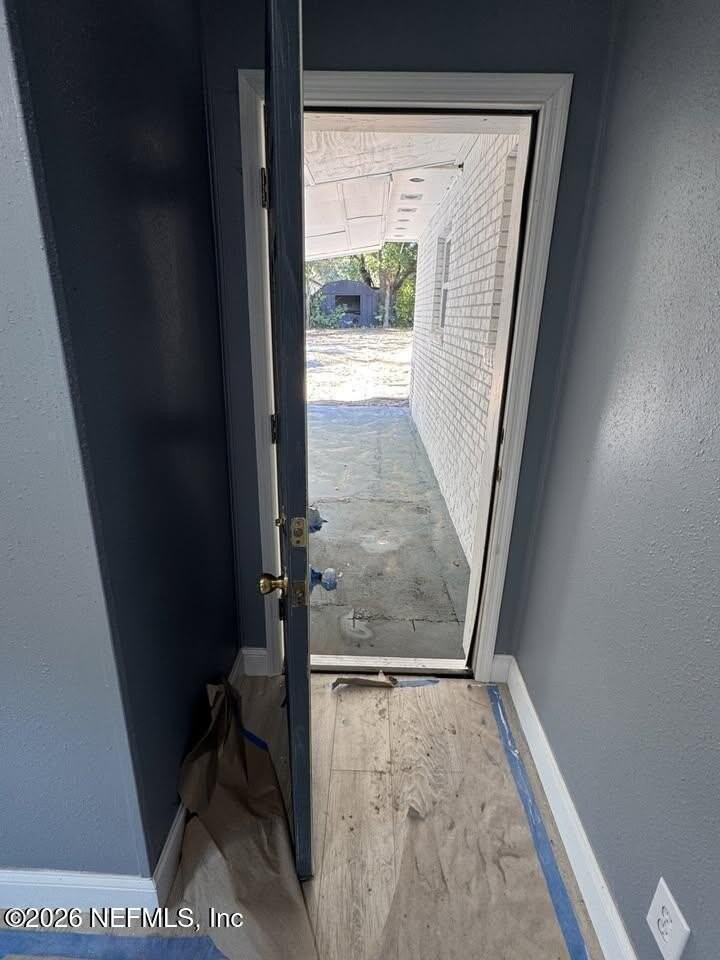 1906 Roselle Ave - Photo 2 of 10