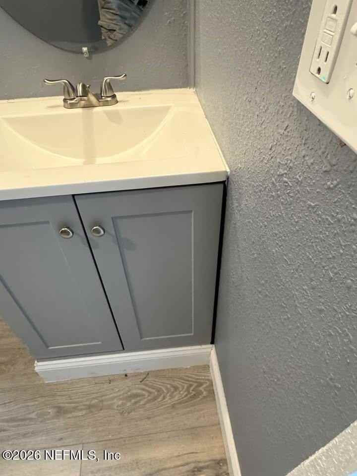 1906 Roselle Ave - Photo 3 of 10