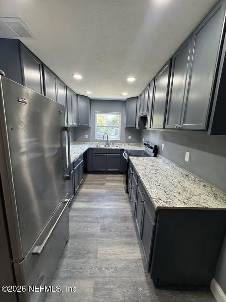 1906 Roselle Ave - Photo 5 of 10