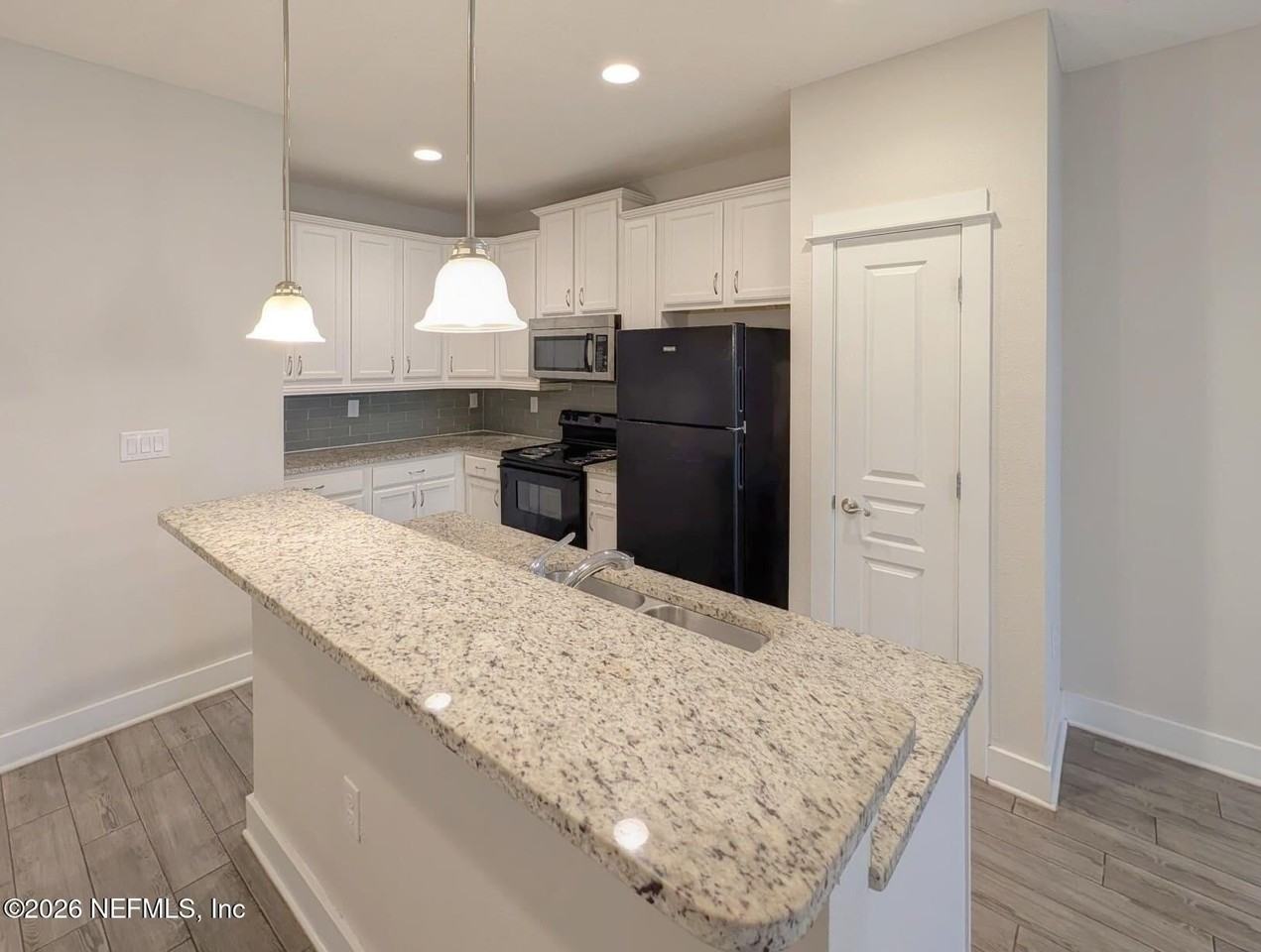 629 2nd Ave S - Photo 5 of 15