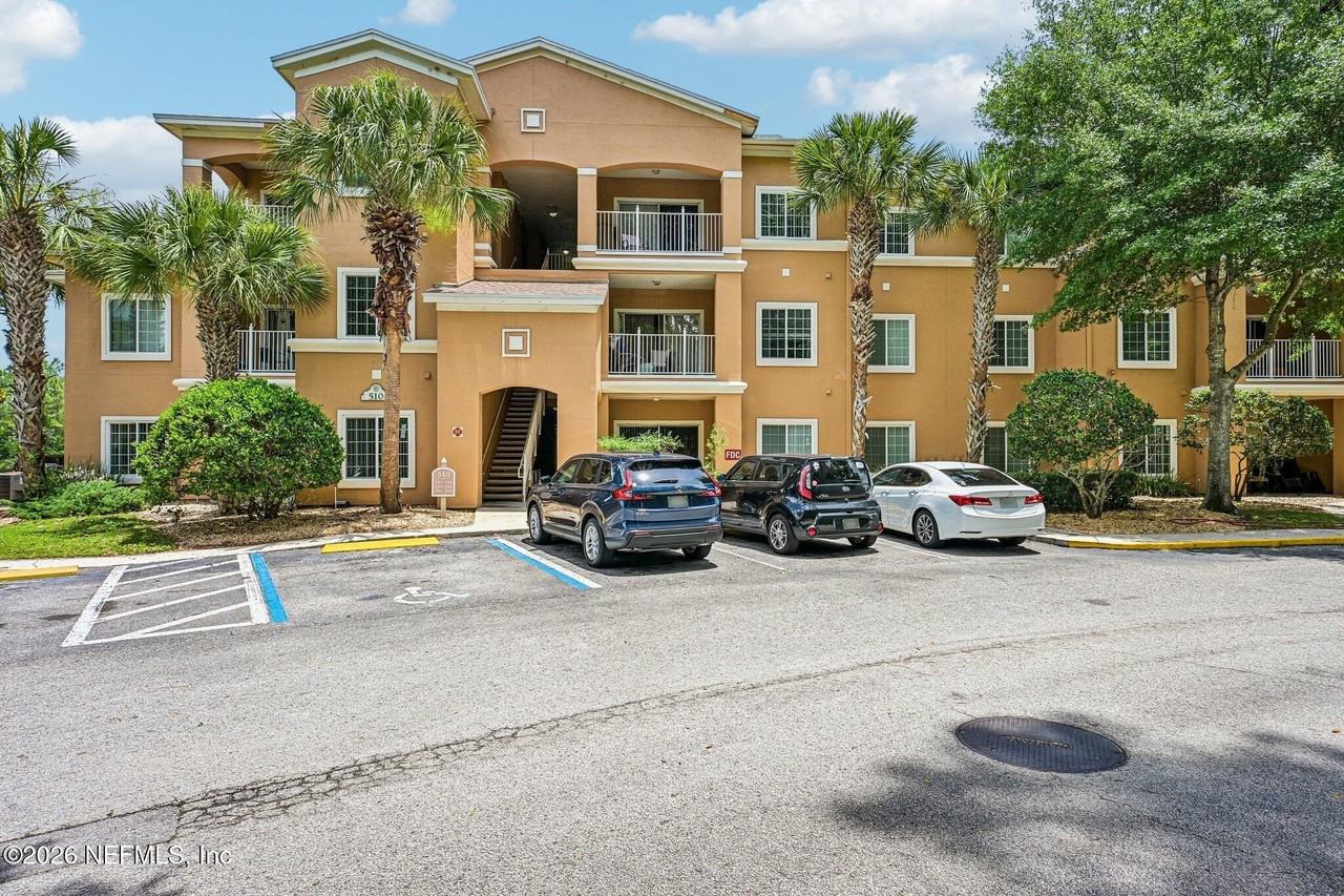 510 Florida Club Blvd #101 - Photo 3 of 43