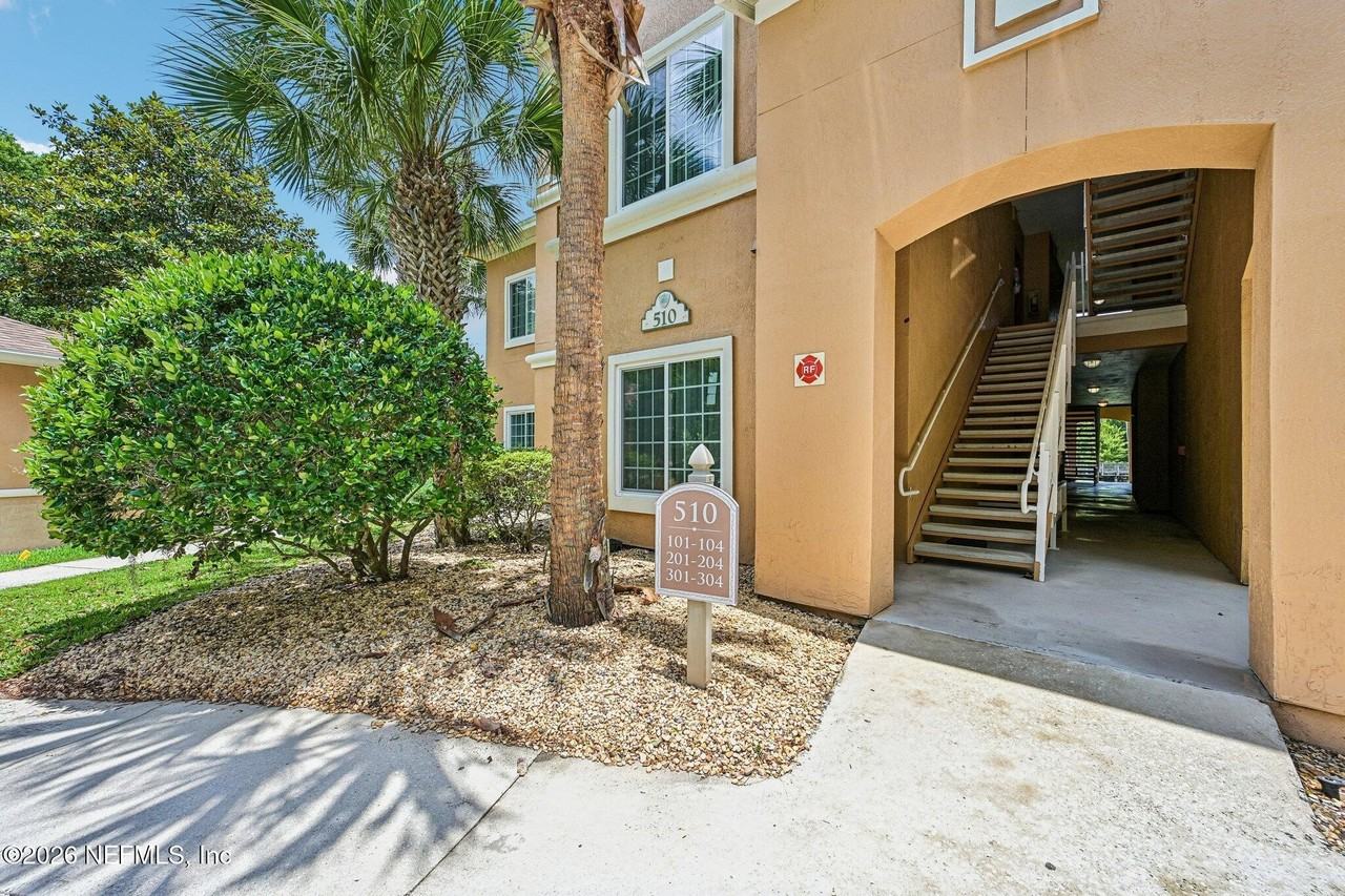 510 Florida Club Blvd #101 - Photo 5 of 43