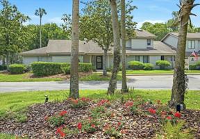featured image of 64 Players Club Villas Rd