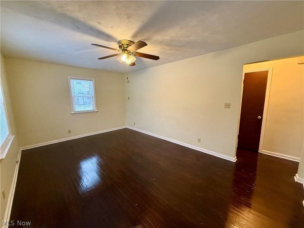 575 Noble Ave - Photo 3 of 30