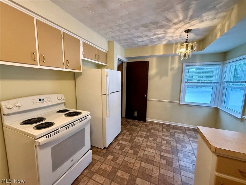 575 Noble Ave - Photo 6 of 30