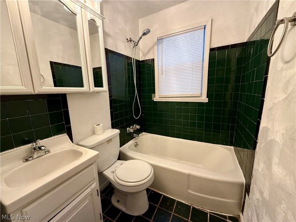 575 Noble Ave - Photo 7 of 30