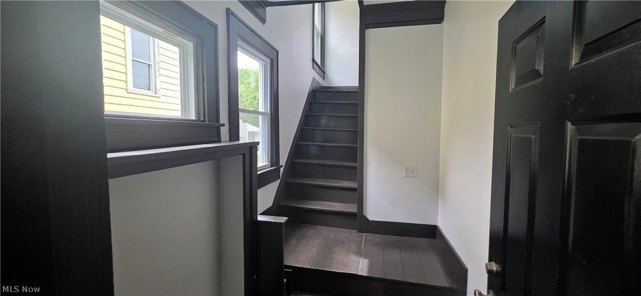 804 Work Dr - Photo 4 of 20