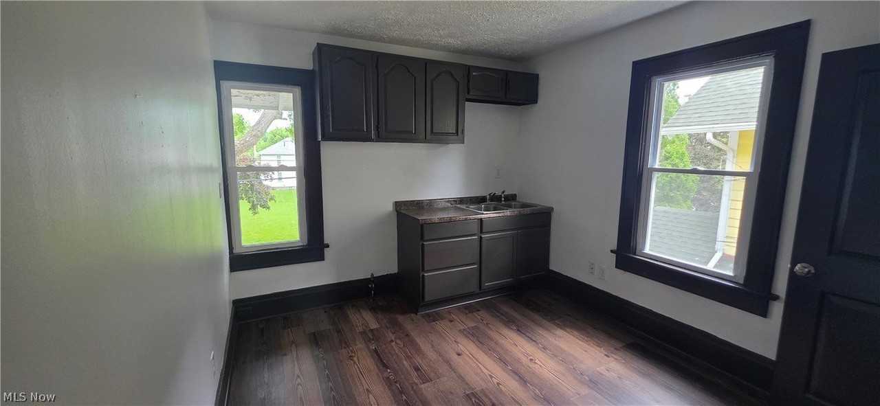 804 Work Dr - Photo 5 of 20