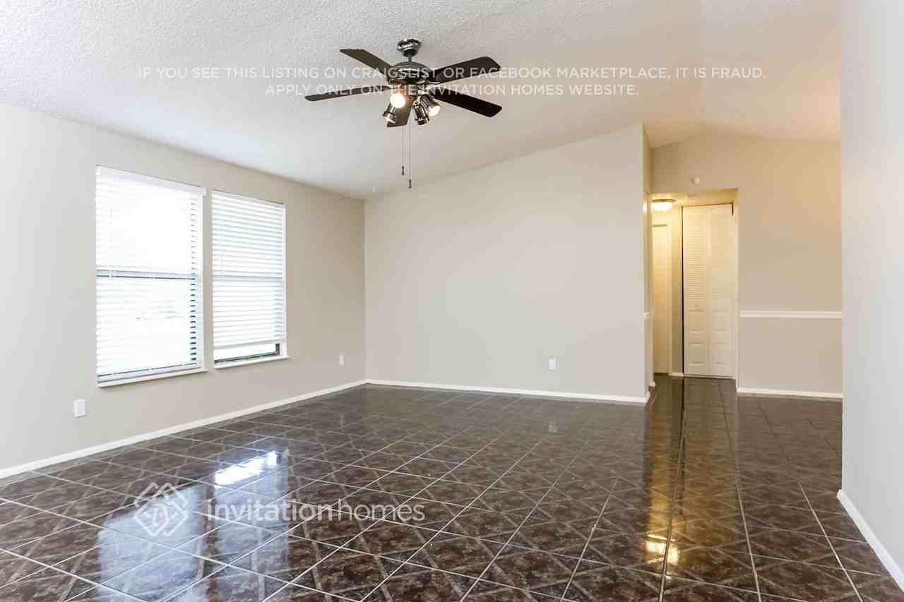 1040 Grandview Cir - Photo 5 of 14