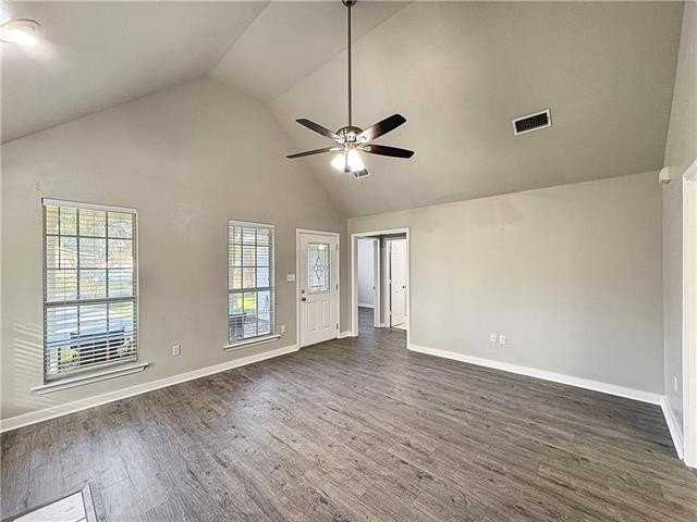 126 Scott St - Photo 4 of 16