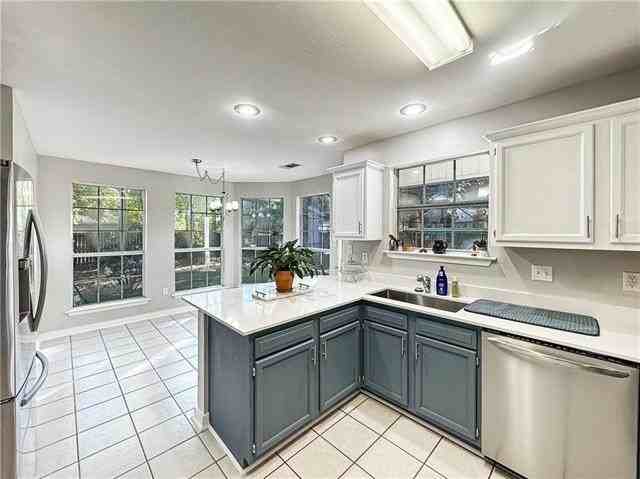 126 Scott St - Photo 5 of 16