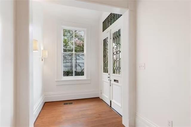 1711 Marengo St - Photo 3 of 19