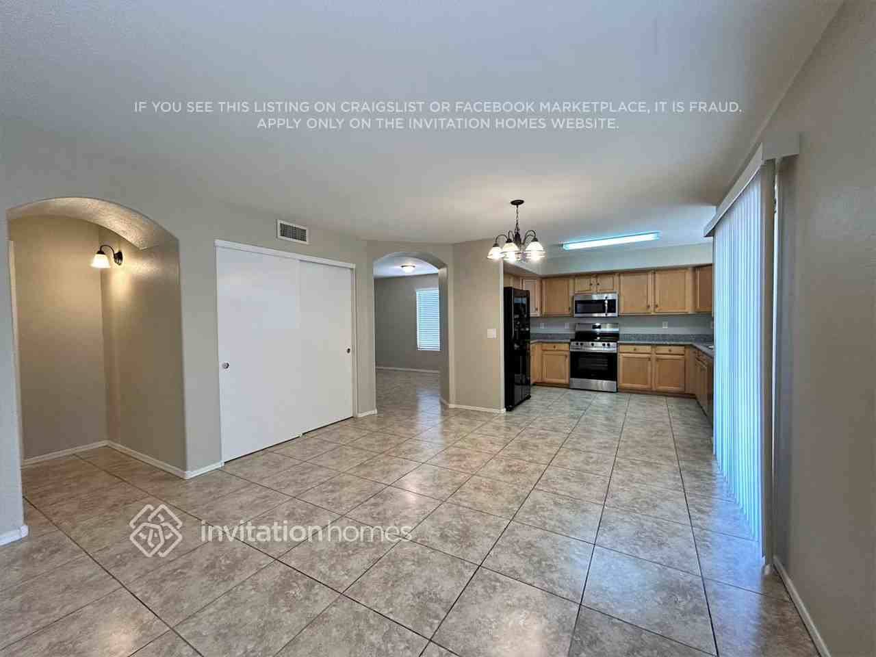 12937 W Holly St - Photo 4 of 17
