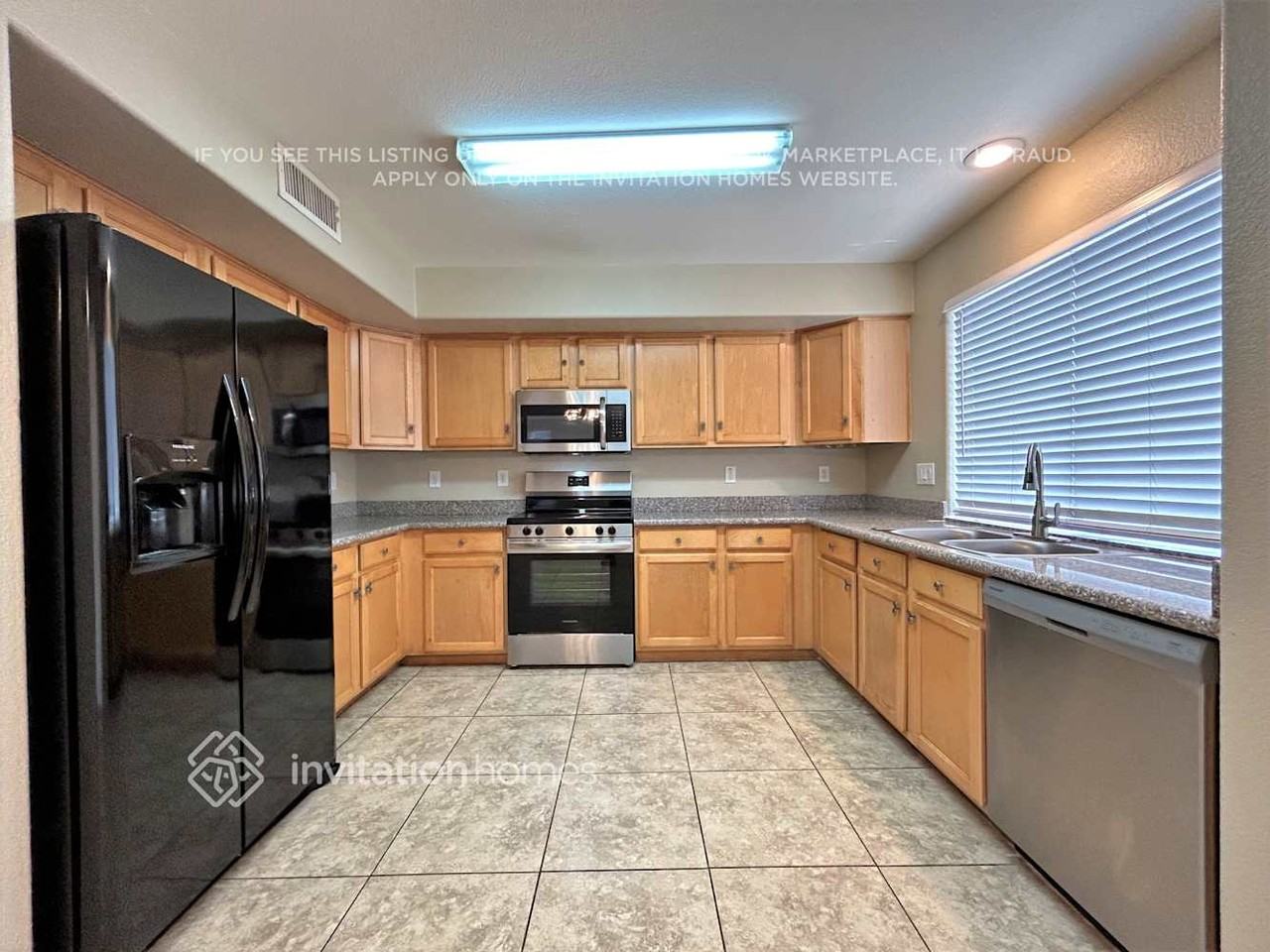 12937 W Holly St - Photo 5 of 17